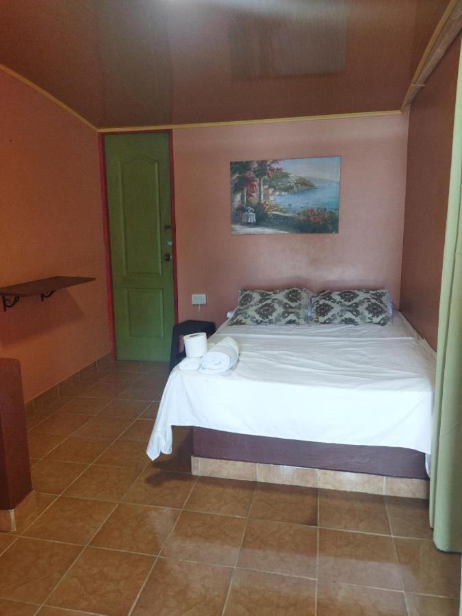 Ofiuras Hostal Colon Exterior photo