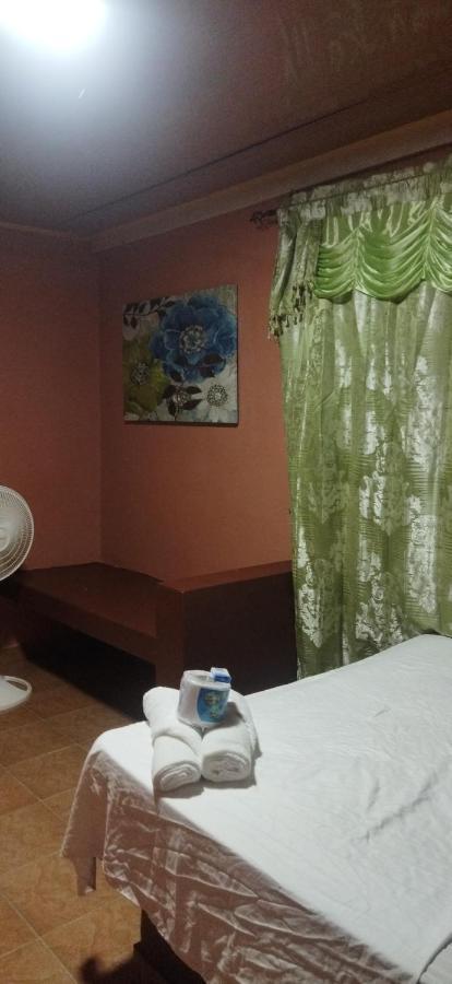 Ofiuras Hostal Colon Exterior photo